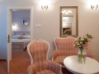 http://www.odkryjpolske.pl/admin/datastore/upload/place/e_amadeuskrk_room_small.jpg